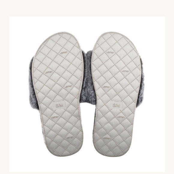 Fuzzy Slippers - Picture 2 of 3